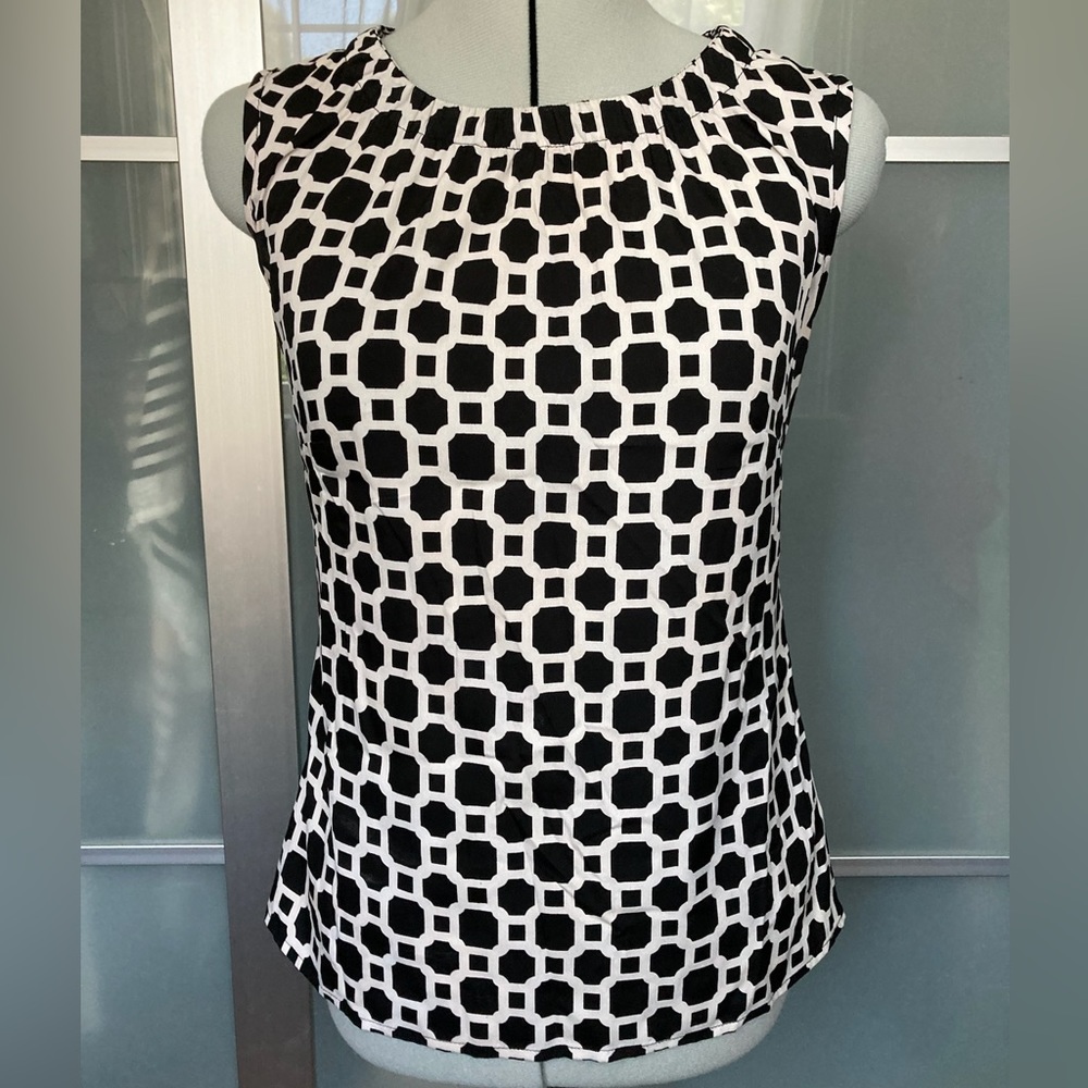 Banana Republic Women’s Sleeveless Top, Black & White Print, Small